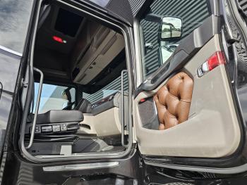 S520 V8 4x2 / FULL AIR / RETARDER / PARKING COOLER